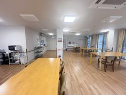 明るい食堂の様子  
