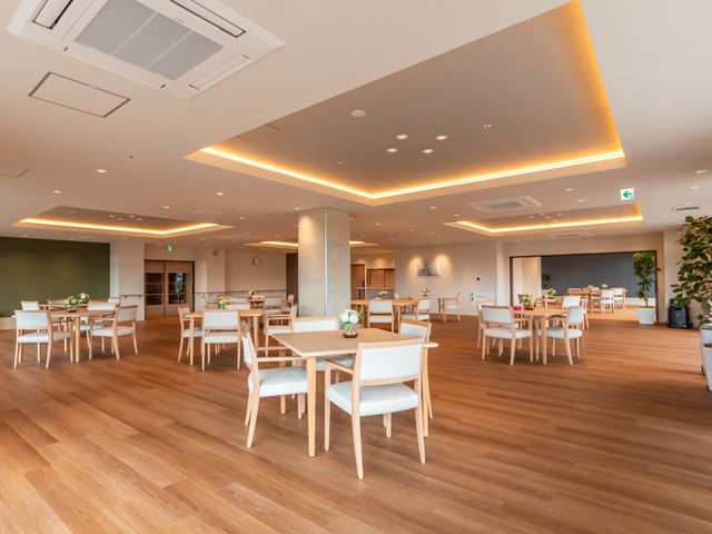 明るい空間の食堂