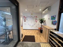 エントランスの明るい雰囲気