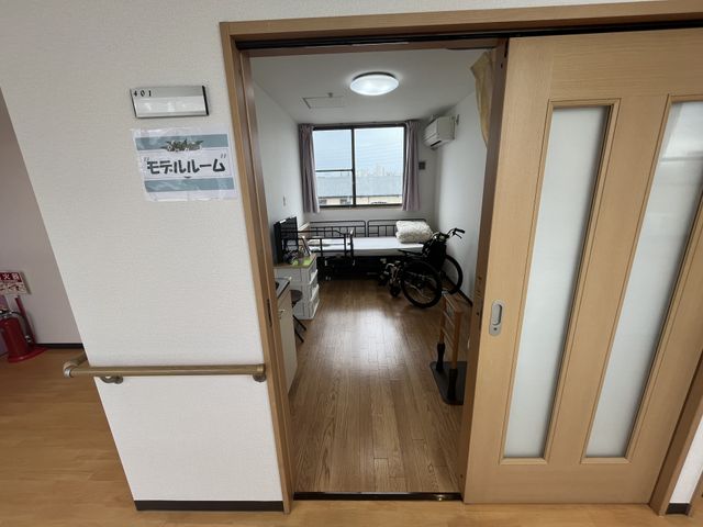 ゆとりの居室 居室 広々とした造りの居室です。窓からは自然光が差し込み、明るい雰囲気で過ごせます。