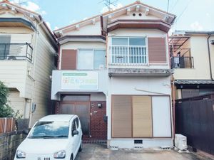施設外観の住宅建物  