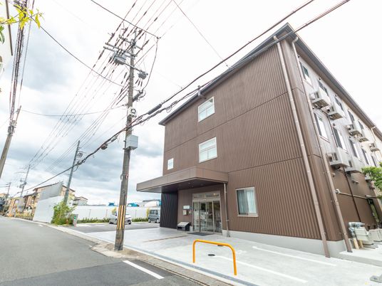 静かな外観