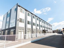 施設のきれいな外観