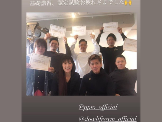 資格証を持つスタッフ集合  