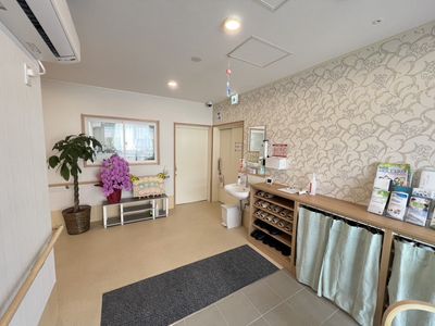 明るく広々フロント