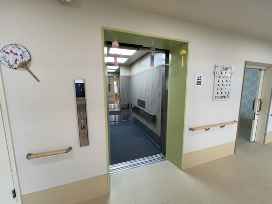 エレベーター前の廊下