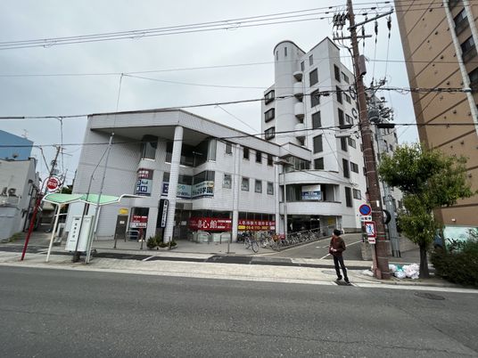 多機能な外観