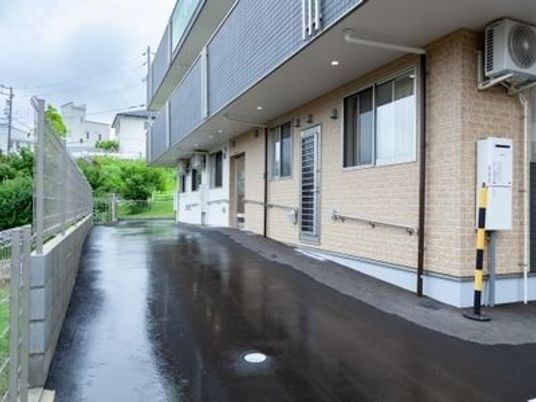 建物脇の通路  