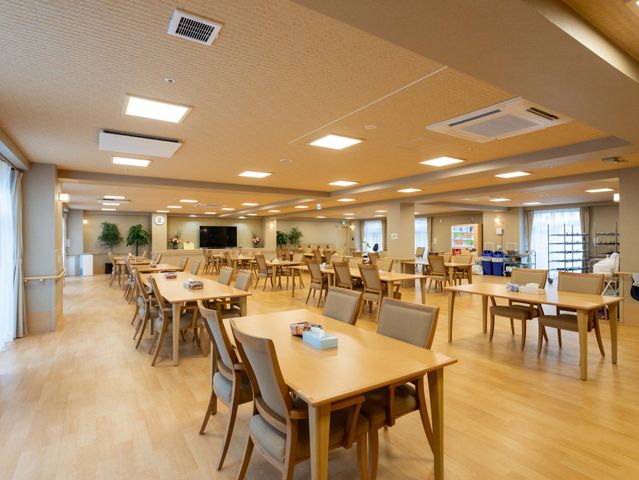 広々としたダイニングルーム