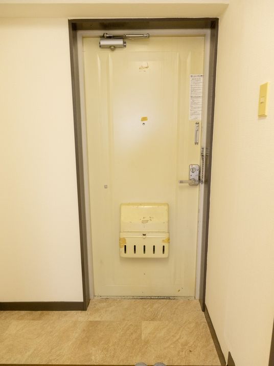 清潔感のある居室の入口