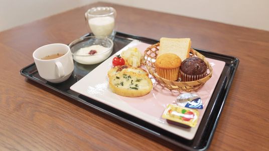 おやつが並ぶ食卓
