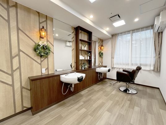 窓のある理美容室