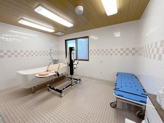 明るく清潔な浴室