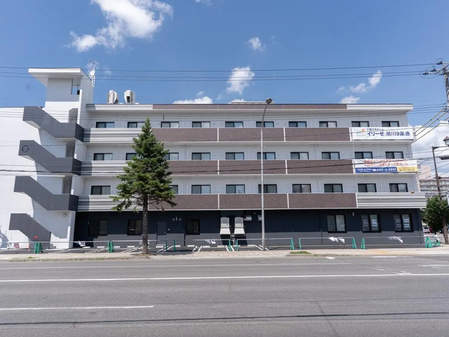 外観 施設の建物は4階建ての鉄筋コンクリート造。駐車場もありご家族様の訪問時にもご利用可能です。※土
地・建物の権利形態：事業主体非所有