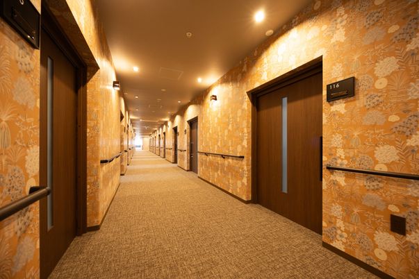優雅な壁紙の廊下