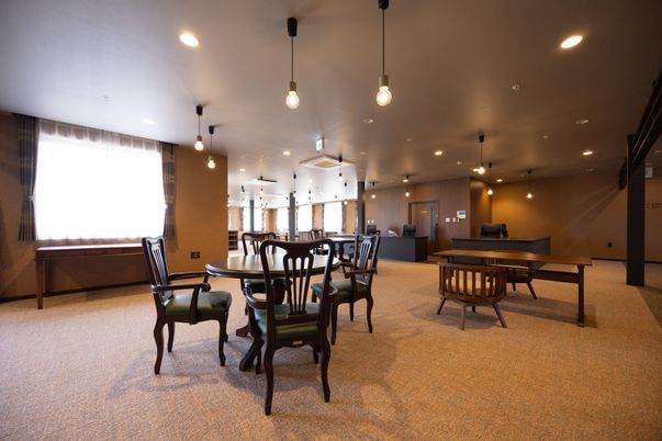 落ち着いた雰囲気のラウンジ