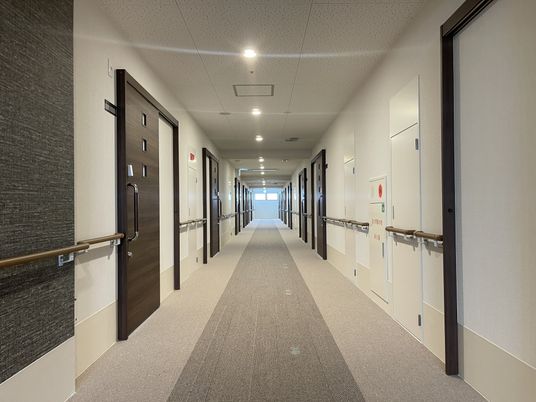 手すり付きの廊下