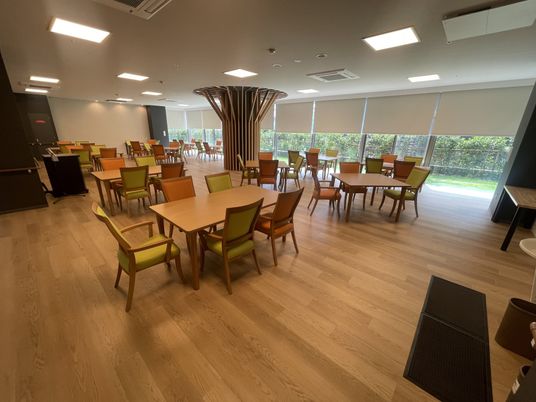 広々としたダイニングルーム