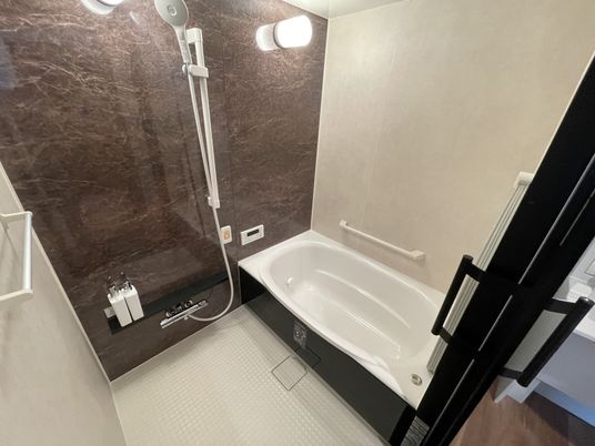 広々とした浴室