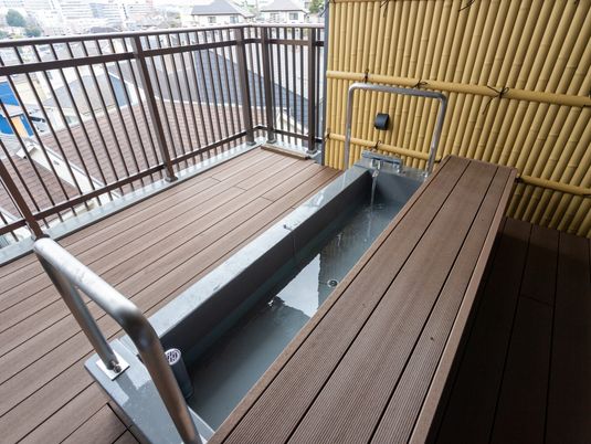 小さな浴槽のテラス