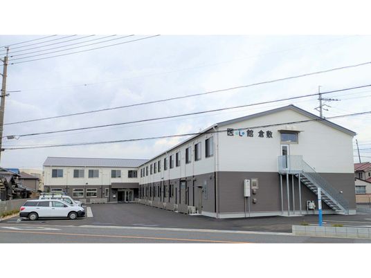 落ち着いた建物の外観