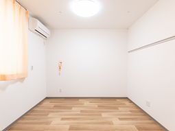 明るい空間の居室  