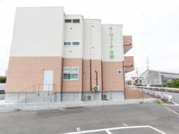立派な建物の外観