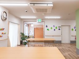 温かい雰囲気の廊下