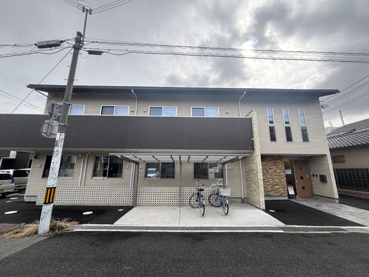 雨の日の外観