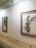 絵画が飾られた廊下