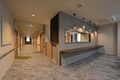 静かで明るい廊下