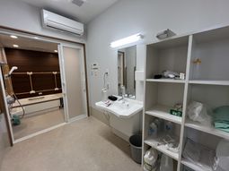 ゆったり浴室と洗面台