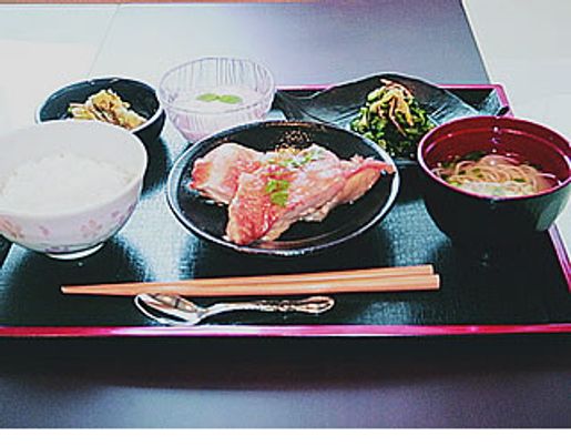 和食の食事トレー