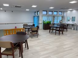 明るい食堂の風景