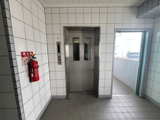 清潔なエレベーター