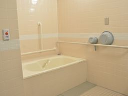 快適な入浴設備の浴室