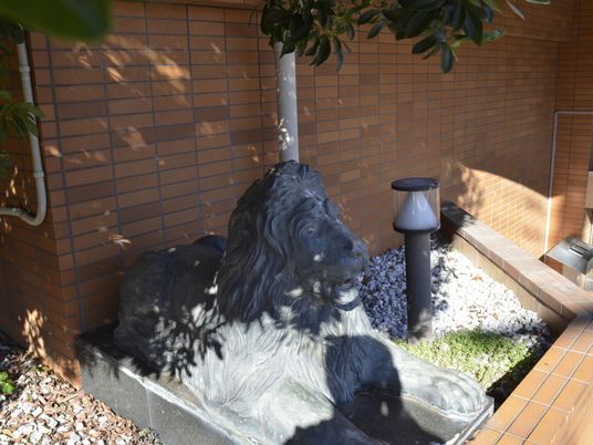 ライオンのオブジェ中庭