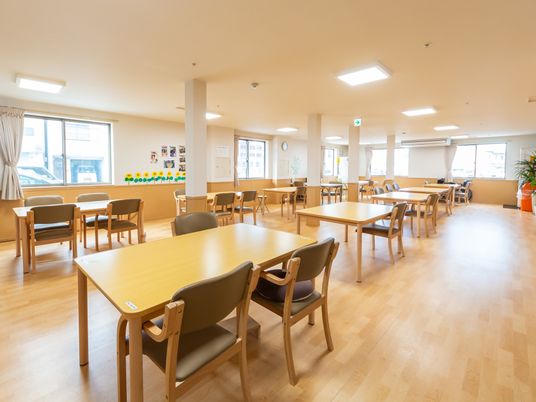 明るいダイニングの様子