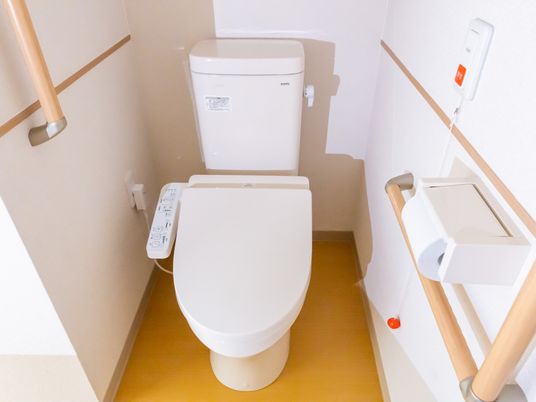 バリアフリー設計のトイレ