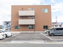 入り口のある施設外観