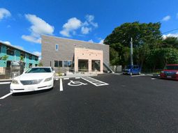 静かな外観の施設