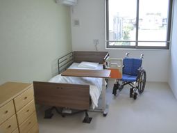 落ち着いた色合いの居室