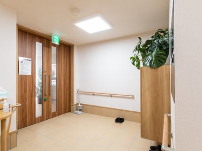 手摺付きの玄関