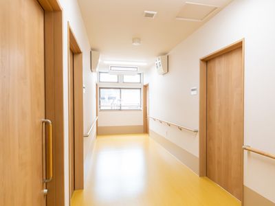 自然光あふれる廊下