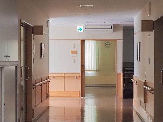 手すり付き廊下  