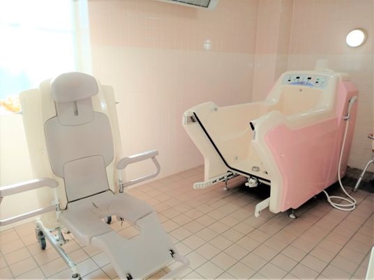 設備の整った浴室