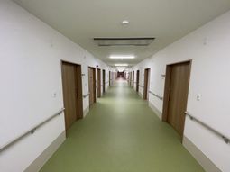 廊下の清潔な風景