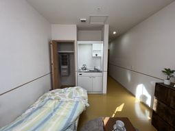 明るい洋室の居室