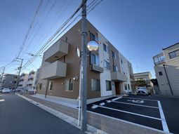 新しい建物の外観