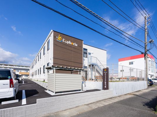 心地よい外観のエントランス